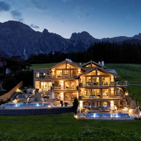 Chalet Bergwaertsgeist Senhoog Luxury Homes *